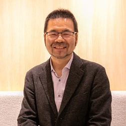 プロフィール写真_山田_正方形 (小).jpg